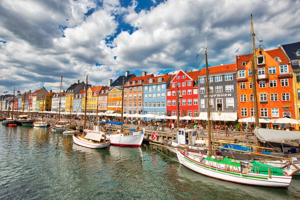 Copenhague Dinamarca Agosto 2018 Famosa Pintoresca Bahía Nyhavn Restaurantes Copenhague —  Fotos de Stock