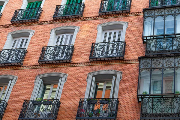 Madrid Renkli Dar Sokakları Tarihi Şehir Merkezinde — Stok fotoğraf