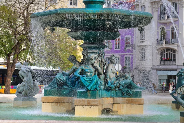 リスボン ロシオ広場の噴水 — ストック写真