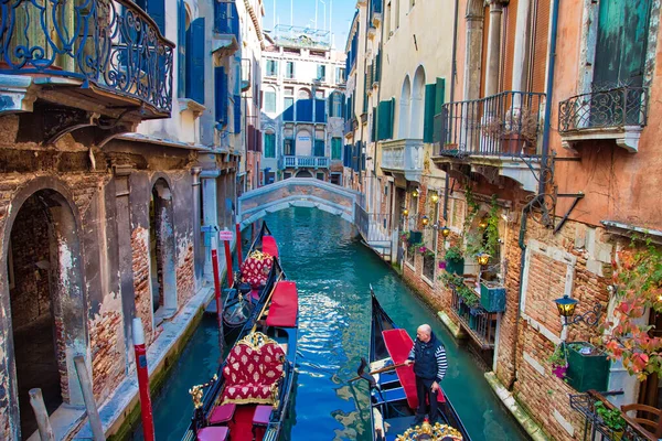 2017 Venice Italy May 2017 Luxury Gondola Waiting Waiting Rialto — 스톡 사진