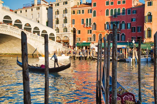 2017 Venice Italy May 2017 Luxury Gondola Waiting Waiting Rialto — 스톡 사진