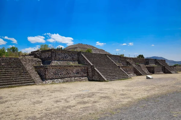 メキシコ市に近いメキシコ高地に位置するランドマークTeotihuacanピラミッド — ストック写真
