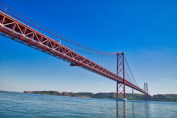 Lissabon Landmark Upphängning April Bron — Stockfoto