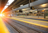 Toronto, Ontario, Kanada-20. března 2020: Stanice Toronto Union VIA Železniční terminál a železniční tratě