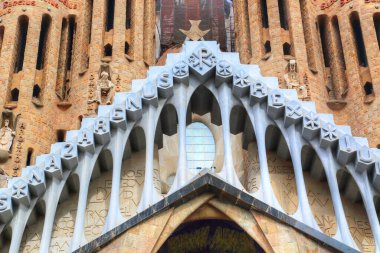 BARCELONA, CATALONIA, İSPA-EKİM 17, 2016: Ünlü Antonio Gaudi Sagrada Familia Katedrali, kapat. 