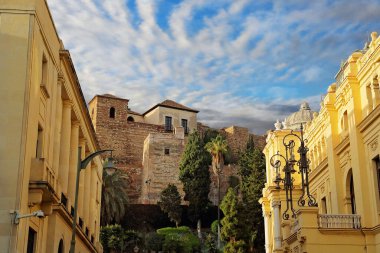 Günbatımında Malaga 'lı Alcazaba, Malaga, İspanya