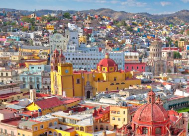 Pipila Anıtı yakınlarındaki manzaralı şehir gözcüsünden Guanajuato panoramik manzara