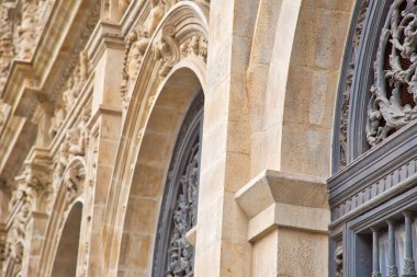 Sevilla caddeleri, tarihi merkezde gün batımında