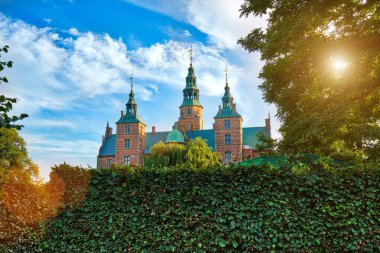 Ünlü Rosenborg kalesi, Kopenhag 'ın en çok ziyaret edilen kalelerinden biri.