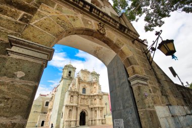 Oaxaca, Landmark Bazilikası Tarihi şehir merkezindeki Yalnızlık Leydimiz