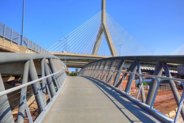 Boston, Zakim Bunker Hill Anıt Köprüsü