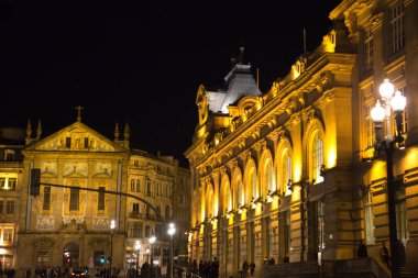 Porto, Portekiz - 19 Ekim 2017: Geceleri güzel Porto sokakları