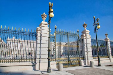 Madrid 'deki ünlü Kraliyet Sarayı tarihi şehir merkezinde, İspanyol Kraliyet Ailesi' nin resmi ikametgahı.