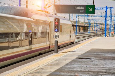 Antequera tren istasyonu Endülüs 'ün dönüm noktalarına hizmet veriyor.