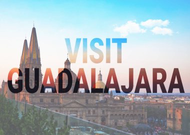 Tarihi Guadalajara Merkez Katedrali (Meryem Ana 'nın Varsayımı Katedrali) tarihi şehir merkezinde