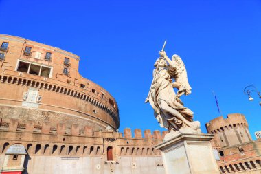 Roma 'daki Saint Angelo Kalesi Köprüsü (Castel Sant' Angelo)