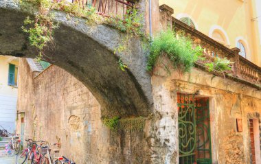 Cinque Terre 'de renkli Monterosso sokakları