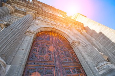 Mexico City, Metropolitan Katedrali. Kutsal Bakire Meryem 'in, Zocalo Plaza' nın ana katedralinde, Meksika 'nın simgesi olan kutsal katedrale alınması.