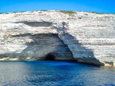 Ünlü Bonifacio uçurumları ve manzaralı okyanus manzaraları