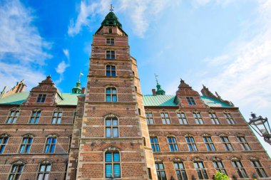Ünlü Rosenborg kalesi, Kopenhag 'ın en çok ziyaret edilen kalelerinden biri.