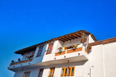 Puerto Vallarta caddeleri gün batımında Malecon yakınlarında ve plajlarda