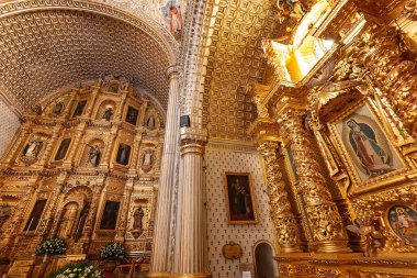 Oaxaca, Meksika-2 Aralık 2018: Tarihi Oaxaca şehir merkezindeki Tarihi Santo Domingo Katedrali