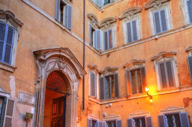 Şehrin tarihi kesiminde Roma sokakları