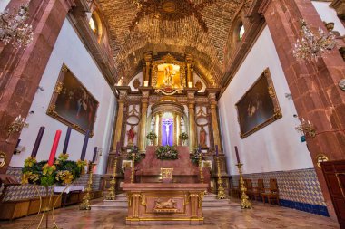 San Miguel de Allende, Meksika-3 Aralık 2018: Tarihi şehir merkezinde bulunan Parroquia De San Miguel Arcangel Katedrali