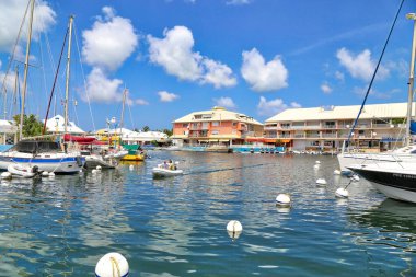 Philipsburg, Sint Maarten - 20 Nisan 2016: Sint Maarten Körfezi ve yat kulübü