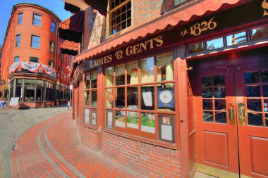 BOSTON, MA, ABD-ECTOBER 20, 2017: Boston Limanı ve Güney Pazarı 'ndaki ünlü barlar