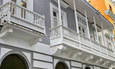 San Juan sokakları güneşli bir günde