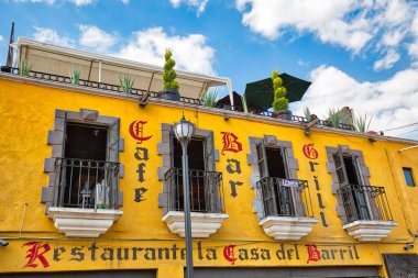 Meksika, Tepotzotlan-20 Nisan 2018 Tepotzotlan merkez plaza yakınlarındaki eski şehir sokakları