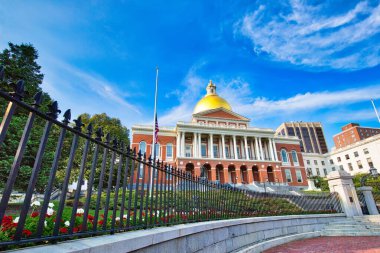 Massachusetts Eyalet Binası, çok sayıda turistin sık sık ziyaret ettiği bir dönüm noktası.