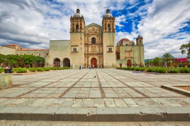 Oaxaca, Meksika-2 Aralık 2018: Tarihi Oaxaca şehir merkezinde Santo Domingo Katedrali