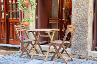Ünlü Rio Douro Nehri 'nin yanındaki restoran.