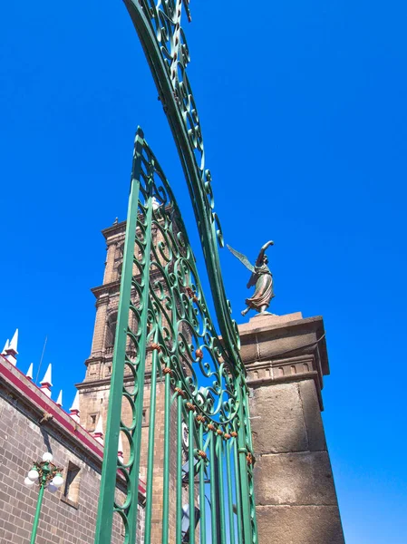 Meksika, Puebla Katedrali Zocalo Plaza 'nın merkezindeki tarihi şehir merkezinde.