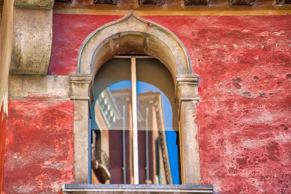 Benátky Itálie Říjen 2017 Scénická Barevná Benátská Ulice Blízkosti Památky — Stock fotografie
