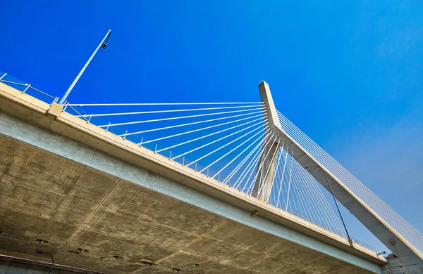 Бостон Zakim Бункер Хілл Меморіал Міст — стокове фото