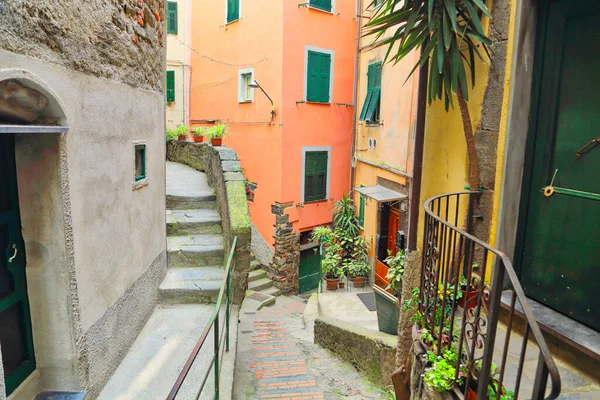 美しいヴェルナッツァ通り イタリアの街の景色 — ストック写真