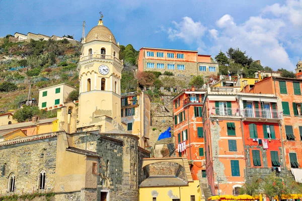 美しいヴェルナッツァ通り イタリアの街の景色 — ストック写真