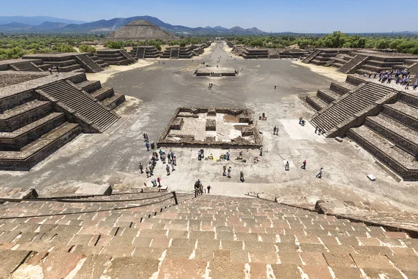 メキシコシティに近いメキシコ高地とメキシコ渓谷に位置するランドマークTeotihuacanピラミッド複合体 — ストック写真