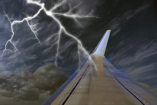 Κίνδυνος Πτήσης Κατά Την Εποχή Των Τυφώνων — Φωτογραφία Αρχείου
