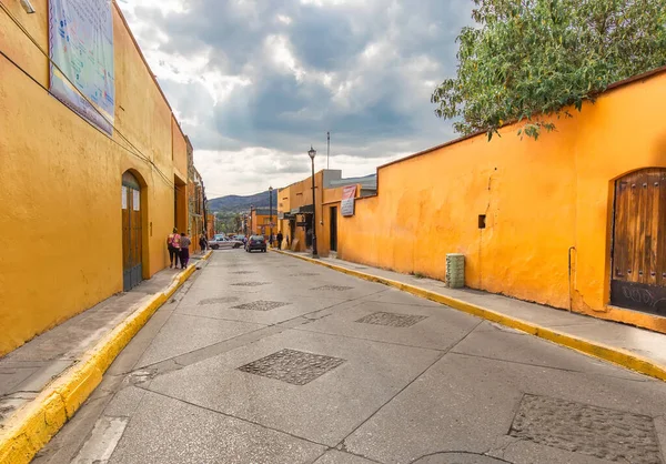 Tepotzotlan México Abril 2019 Ruas Tepotzotlan Edifícios Coloridos Perto Praça — Fotografia de Stock