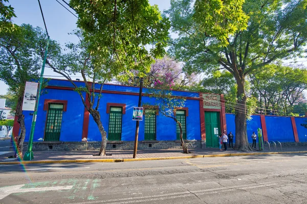Coyoacan, Meksika-20 Nisan 2018: Frida Kahlo Müzesi