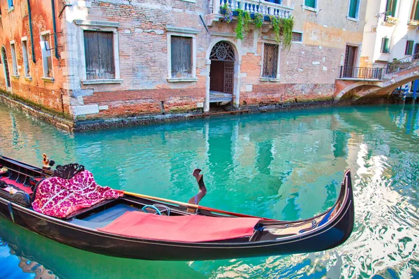 마르코 주변에 베네치아식 운하와 곤돌라 — 스톡 사진