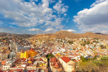 Pipila Anıtı yakınlarındaki manzaralı şehir gözcüsünden Guanajuato panoramik manzara