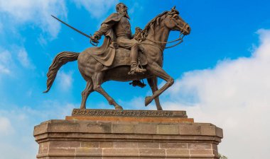 Monterrey, Meksika-11 Ağustos 2019: Monterrey, Landmark Macroplaza (La Gran Plaza) tarihi şehir merkezinde, dünyanın yedinci büyük meydanı.