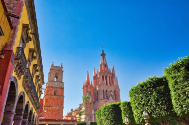 Tarihi şehir merkezi San Miguel De Allende, Meksika 'daki Parroquia De San Miguel Arcangel Katedrali