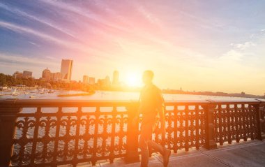 Boston Longfellow köprüsü gün batımında