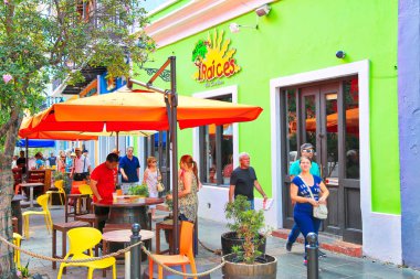 San Juan, Porto Riko - 10 Eylül 2017: Güneşli bir günde San Juan sokakları